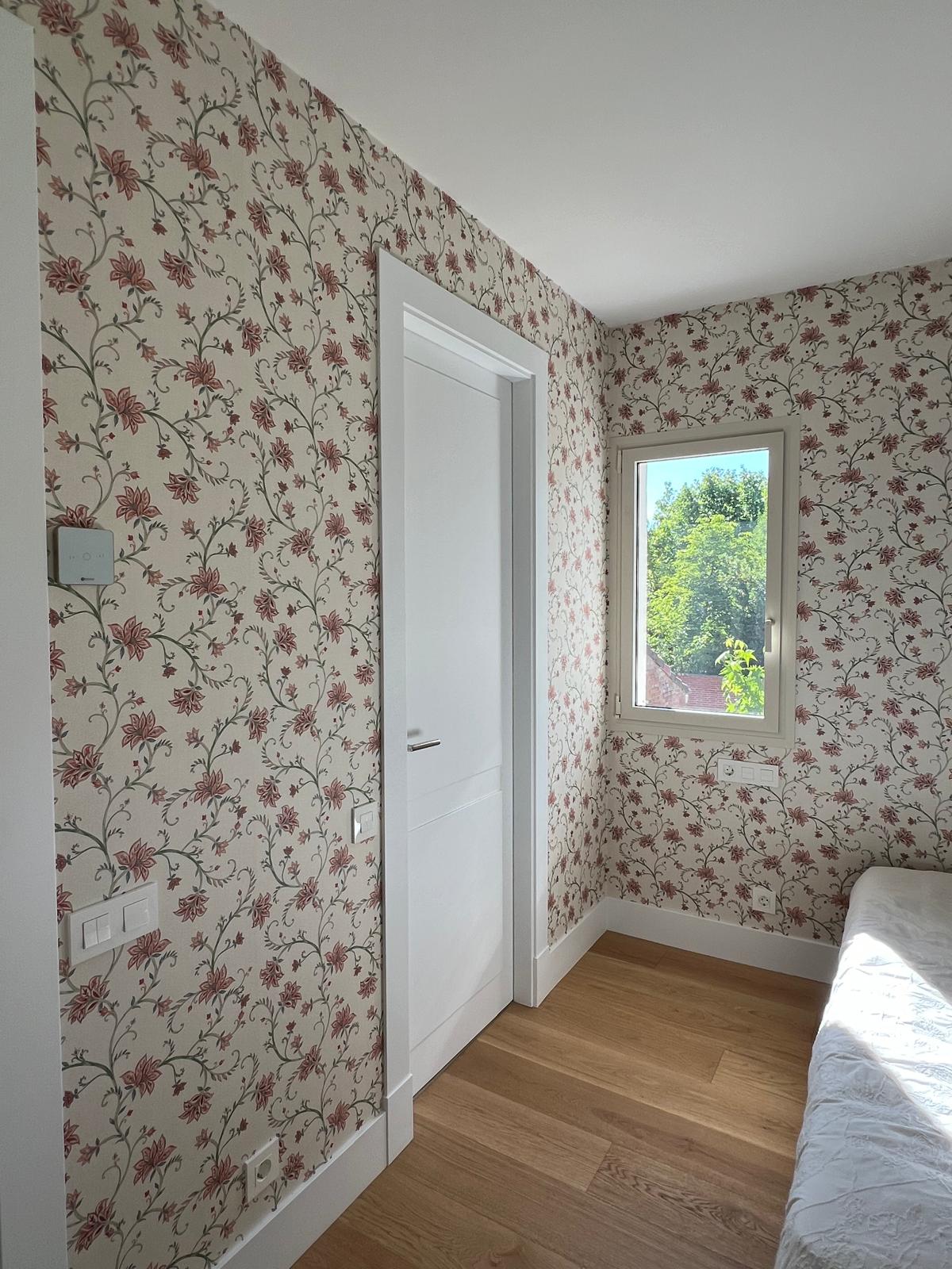 Instalación de papel pintado - Motivo floral